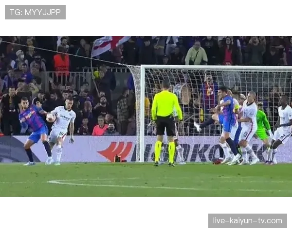 沙滩足球规则：为何允许手球且无越位判罚？