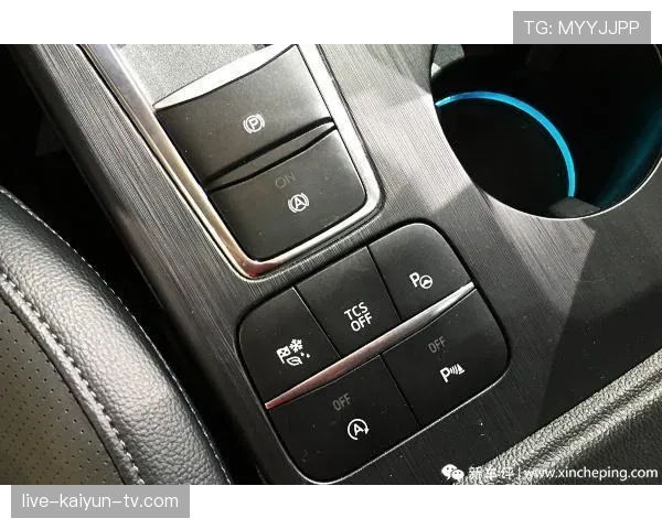 萨博尼斯高位挡拆为福克斯拉开空间较上季更偏组织