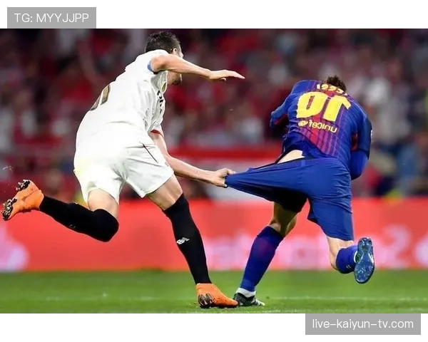 门前冲撞犯规判罚到底如何界定？裁判标准全解析